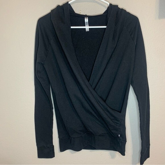 Fabletics Black Cozy Sweatshirt - Picture 2 of 5